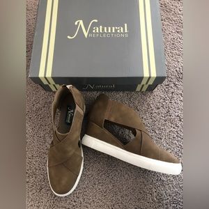 Natural Reflections Taupe Bootie Wedges 7